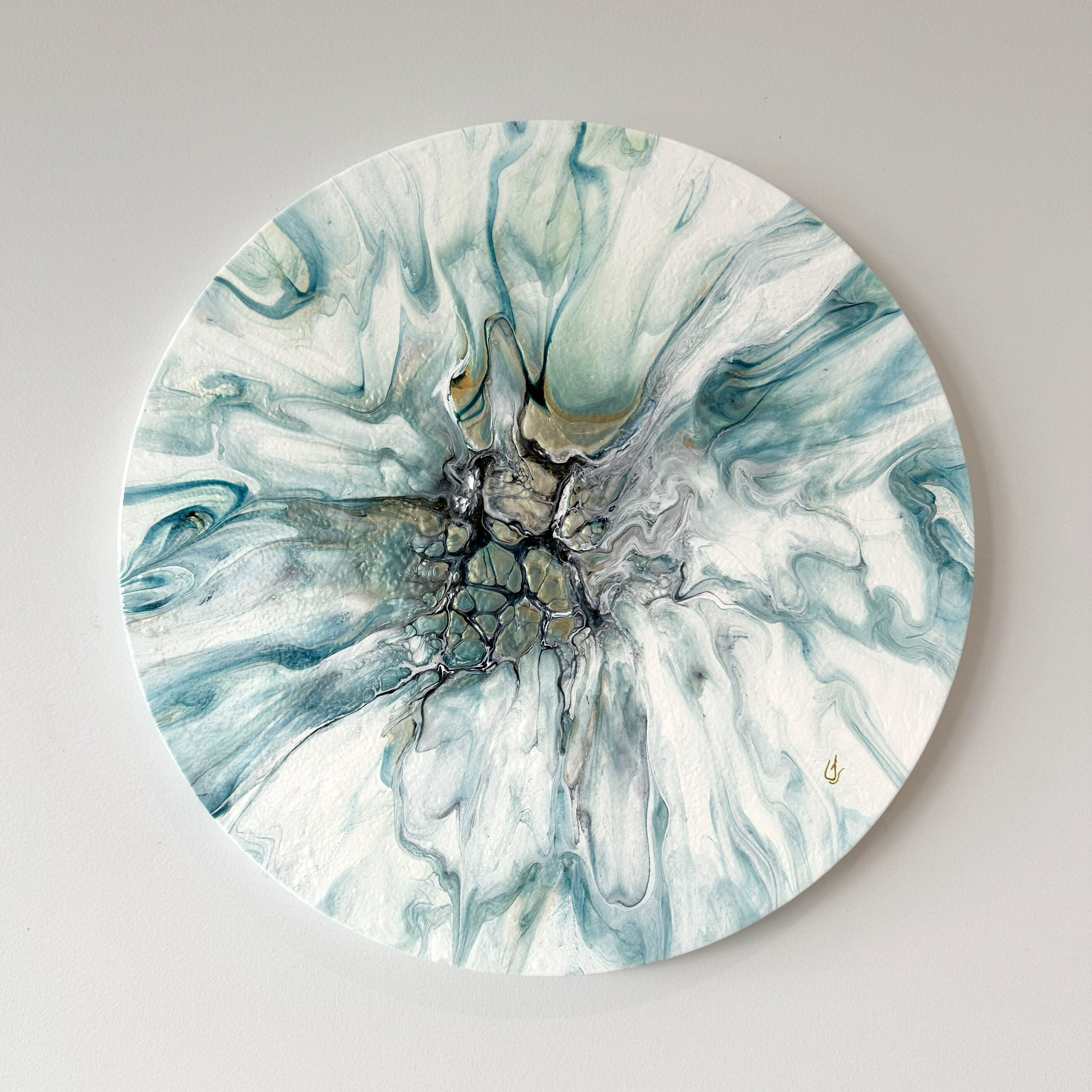 Ice Crater_Acrylic On Wood_Diameter_40cms