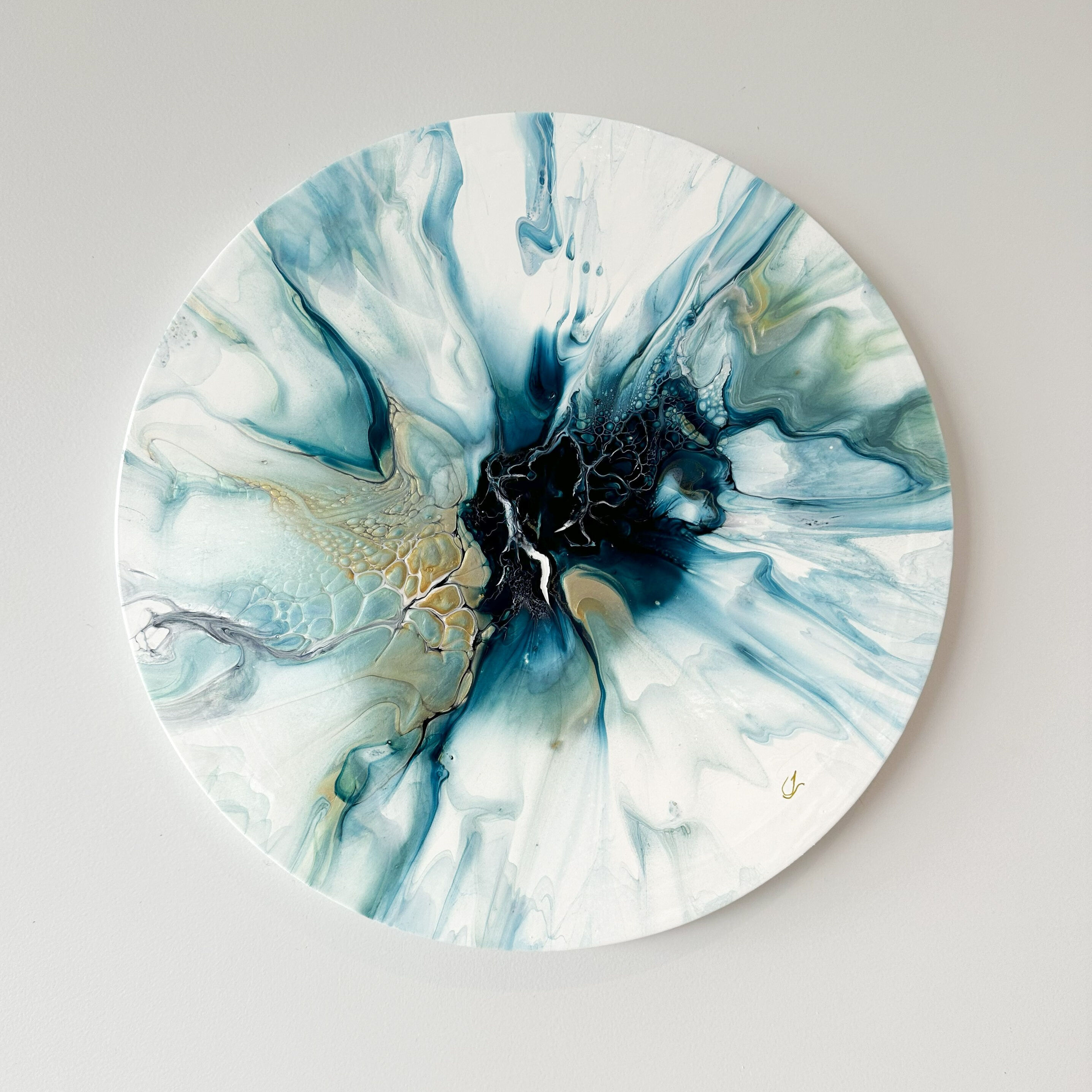 Ice Valley_Acrylic On Wood_Diameter_40cms